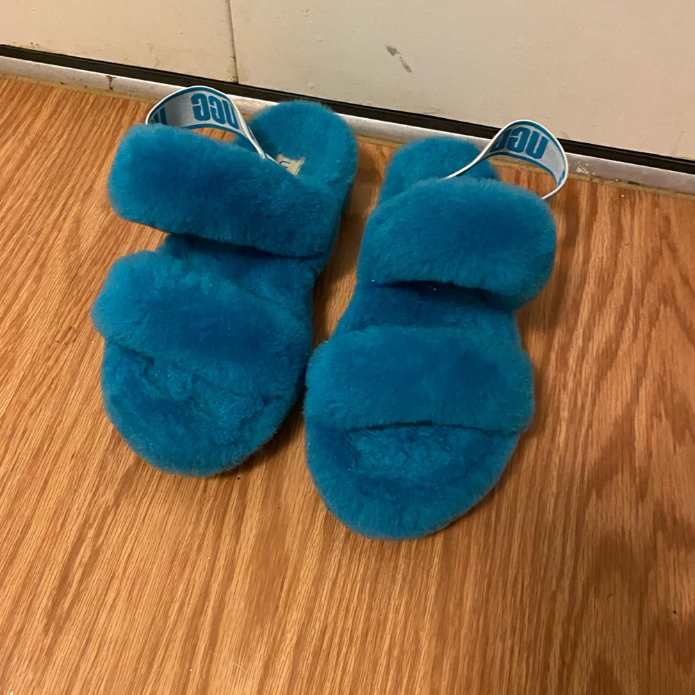 UGG Blue Fluffy Slippers for Cozy Comfort w7